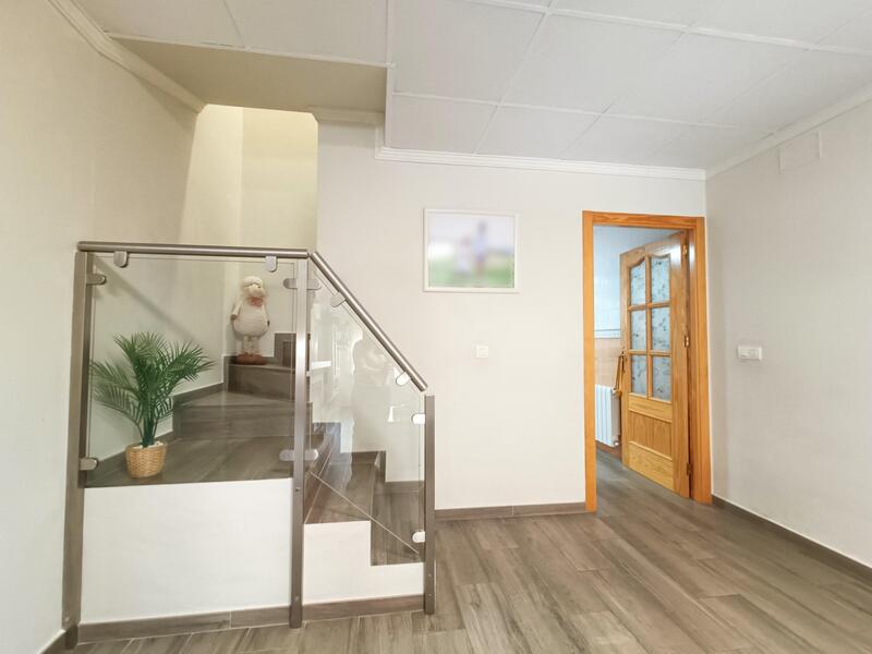 5 bedroom Townhouse for sale