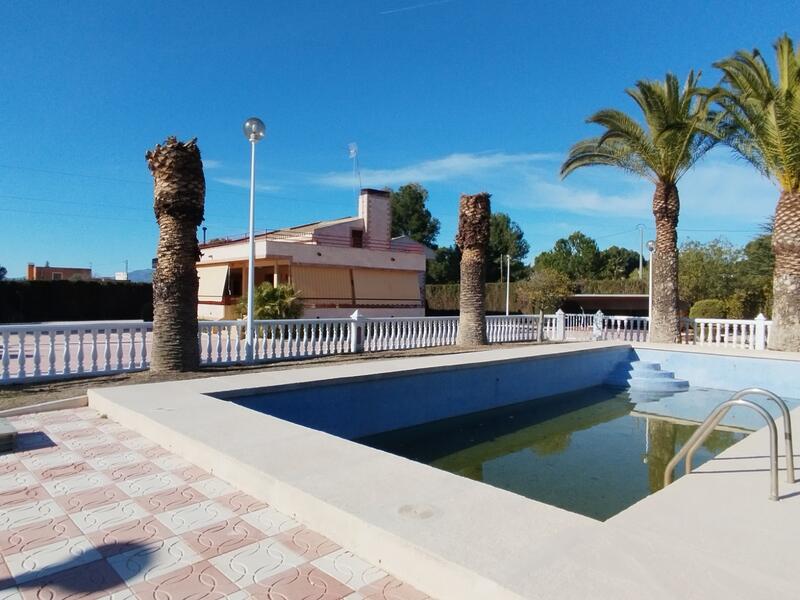 Villa til salg i Sax, Alicante