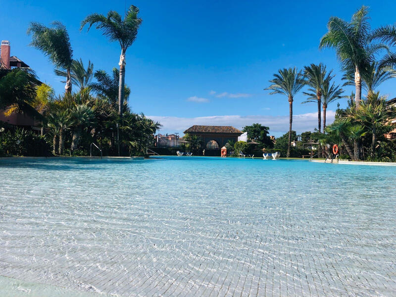 Apartamento en venta en Guadalmina Baja, Málaga