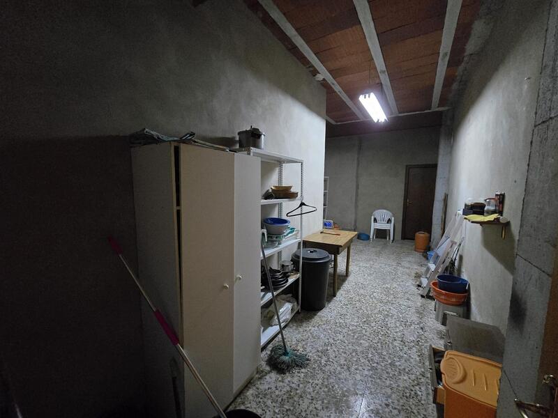 6 bedroom Townhouse for sale