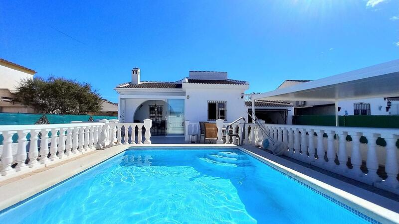 Villa til salg i Torrevieja, Alicante