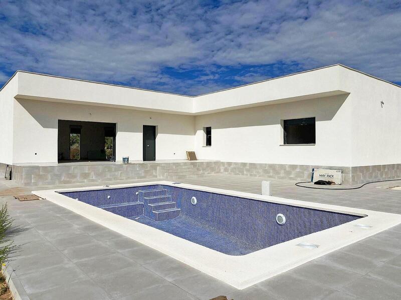 Villa en venta en Pinoso, Alicante
