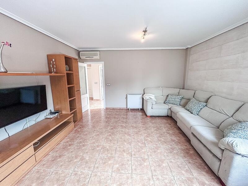 5 bedroom Townhouse for sale