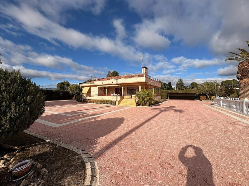 Villa for sale in Sax, Alicante