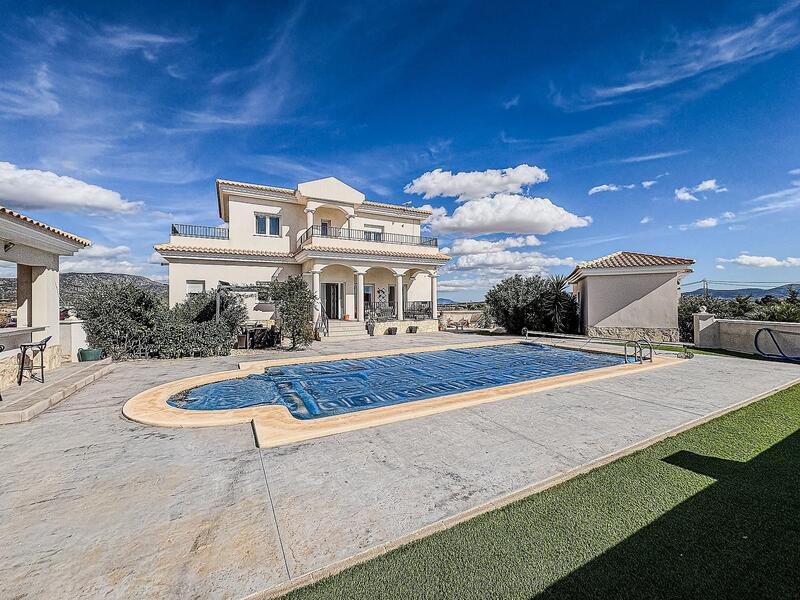 4 bedroom Villa for sale