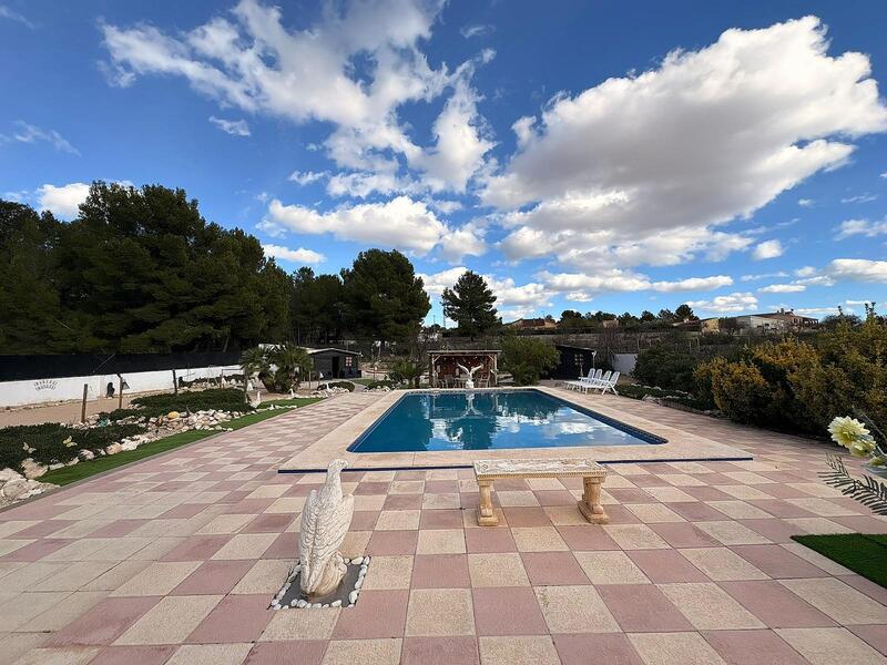 8 bedroom Villa for sale