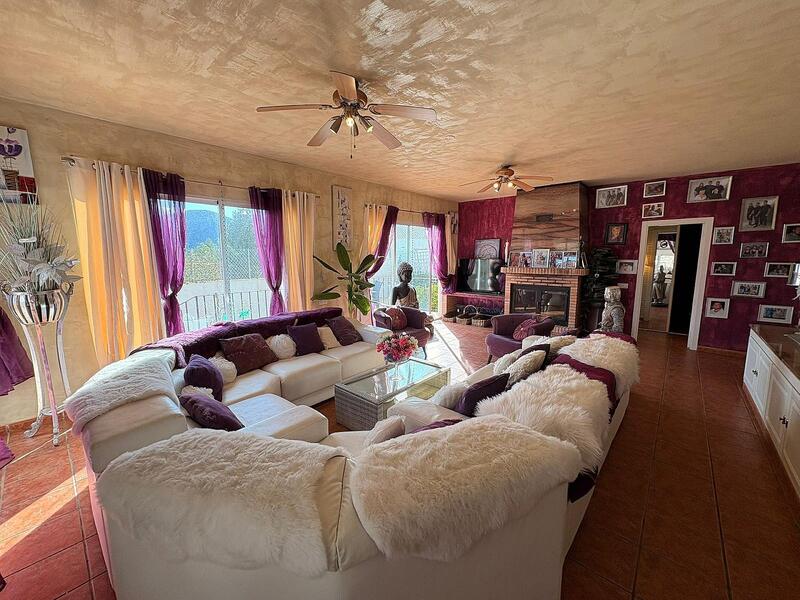 8 bedroom Villa for sale