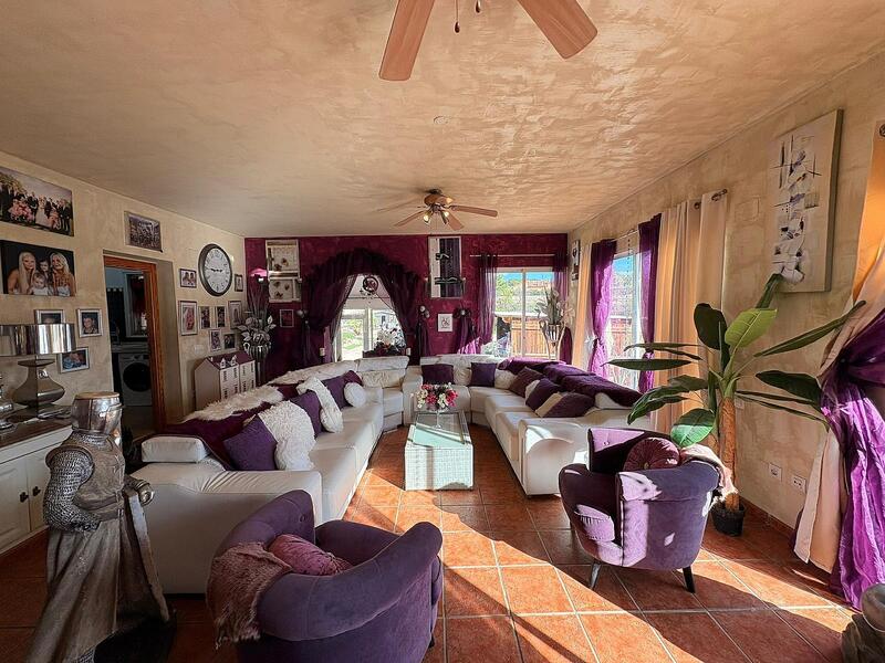 8 bedroom Villa for sale