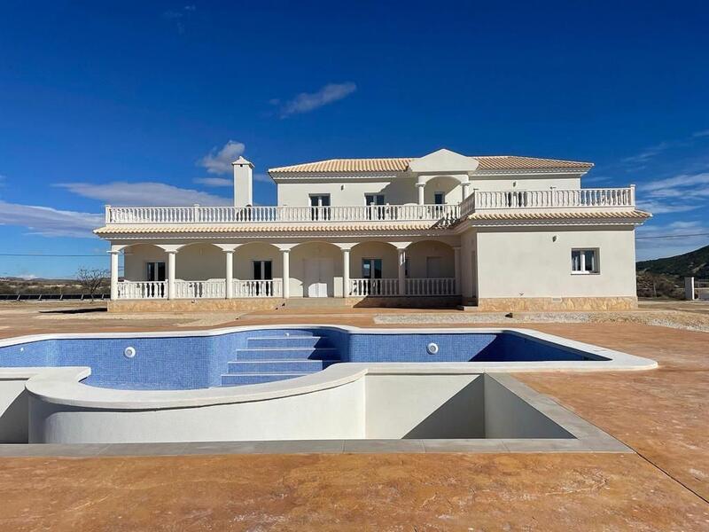 Villa til salgs i Pinoso, Alicante