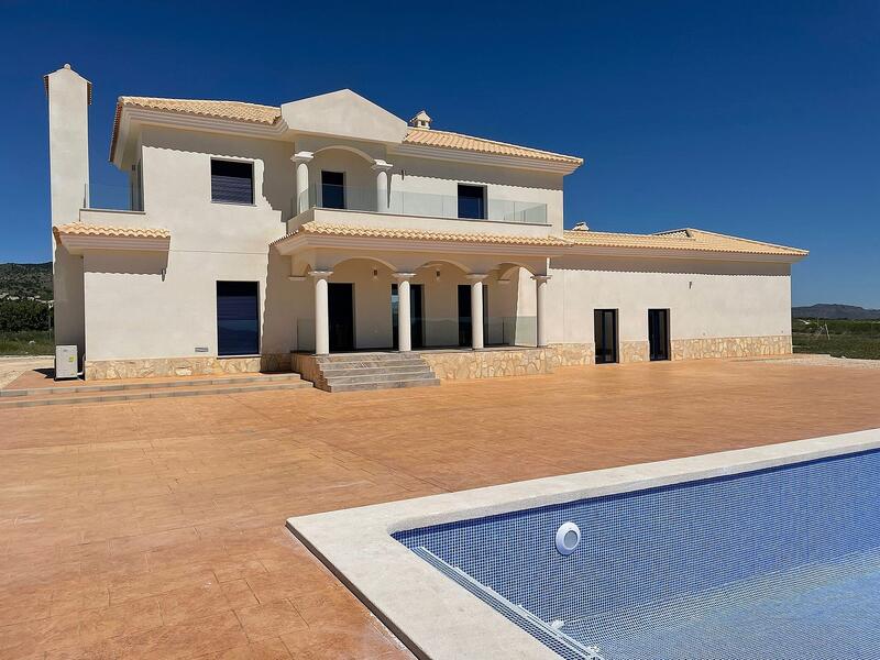 Villa en venta en Pinoso, Alicante