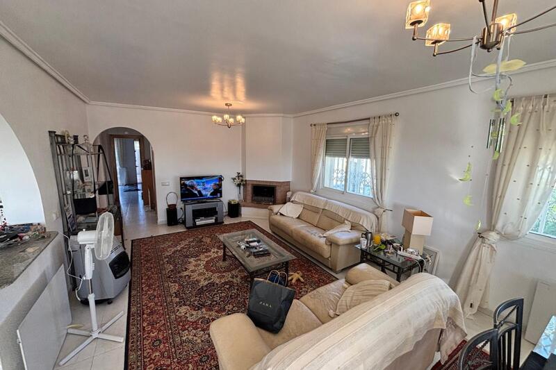 5 bedroom Apartment for sale