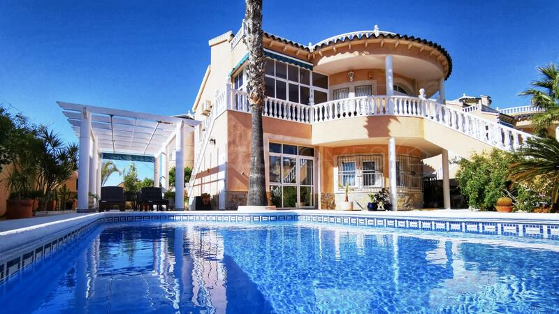 Villa zu verkaufen in Orihuela Costa, Alicante