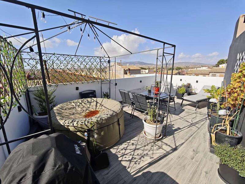 5 bedroom Townhouse for sale