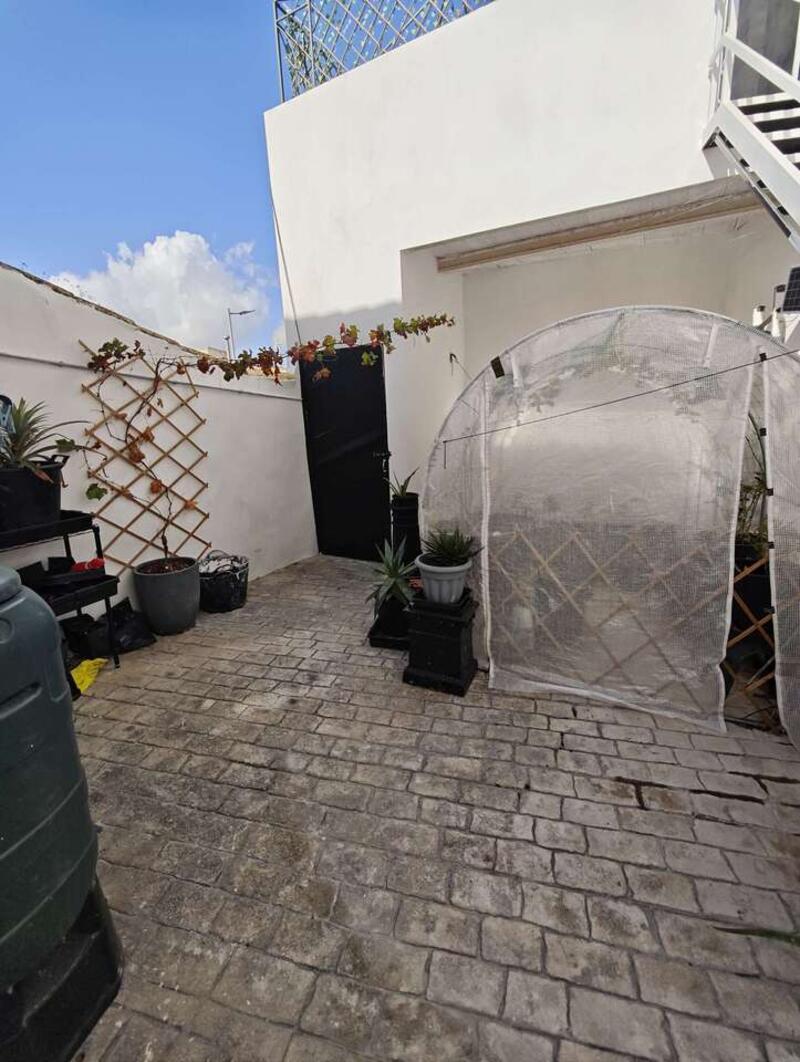 5 bedroom Townhouse for sale