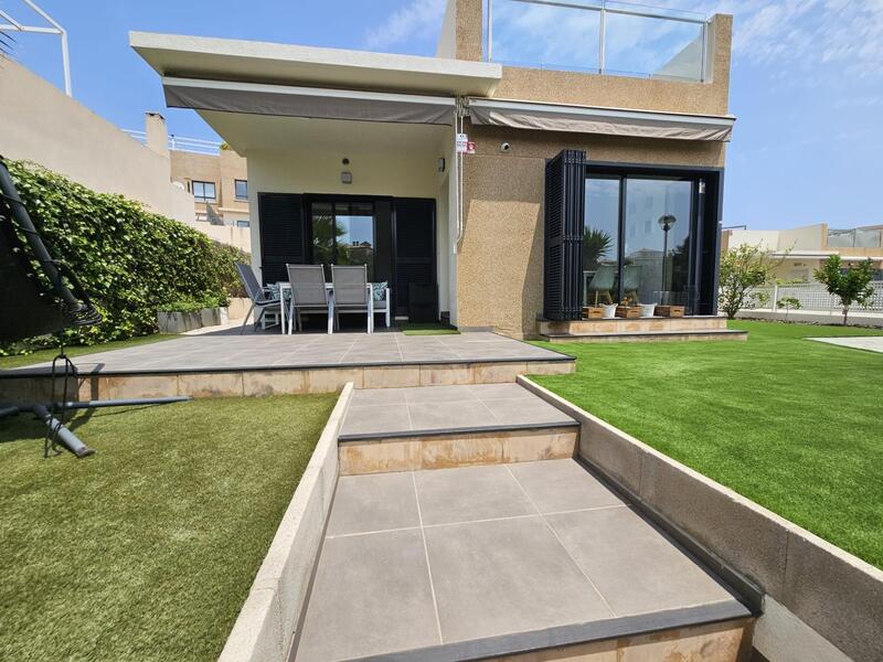 Villa till salu i Orihuela Costa, Alicante