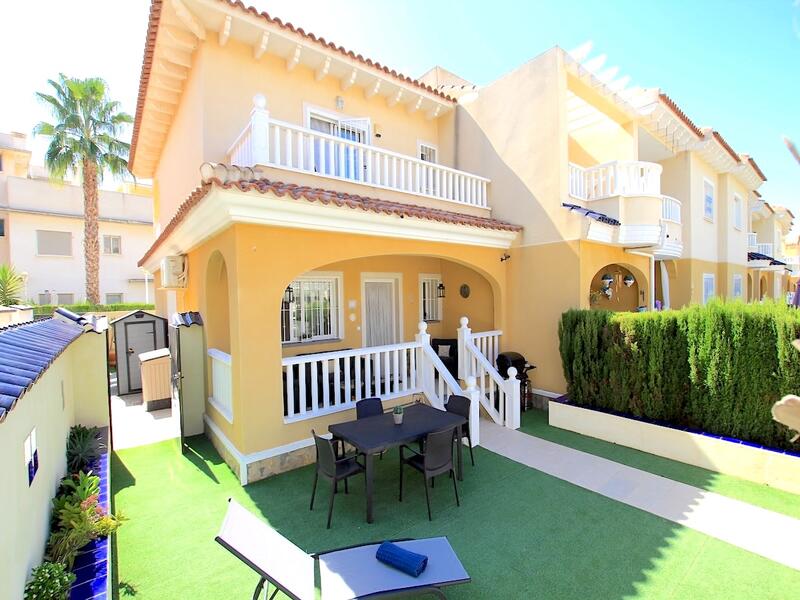 Townhouse for sale in Doña Pepa, Alicante