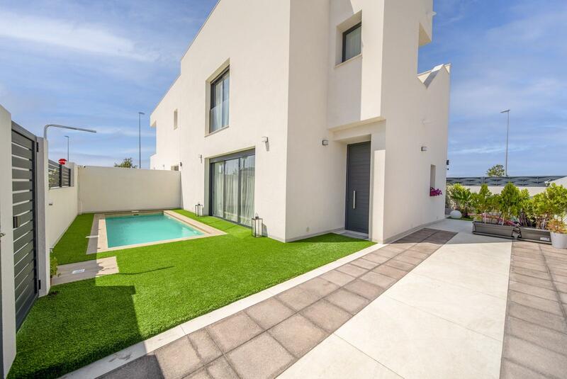 Villa en venta en Benijófar, Alicante