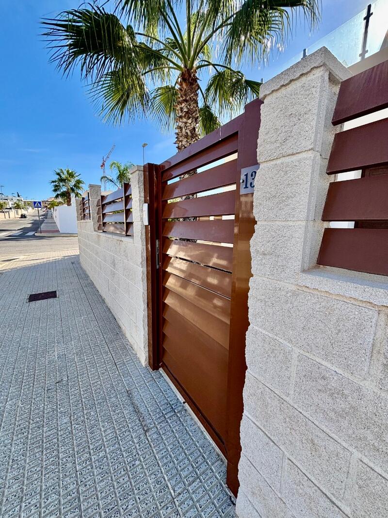 3 спальная комната вилла продается