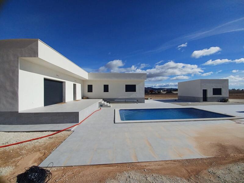 Villa for sale in Pinoso, Alicante