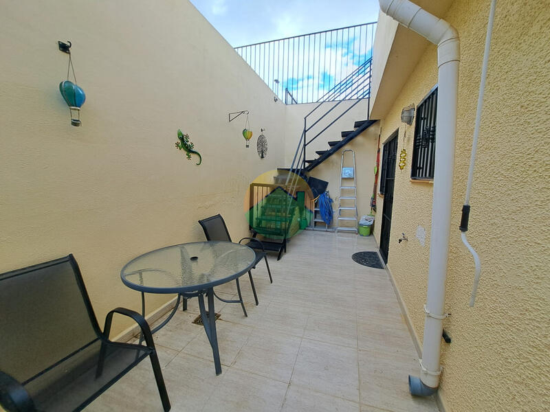 2 bedroom Townhouse for sale