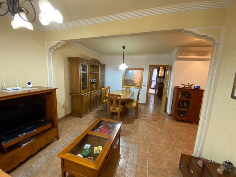 5 bedroom Townhouse for sale