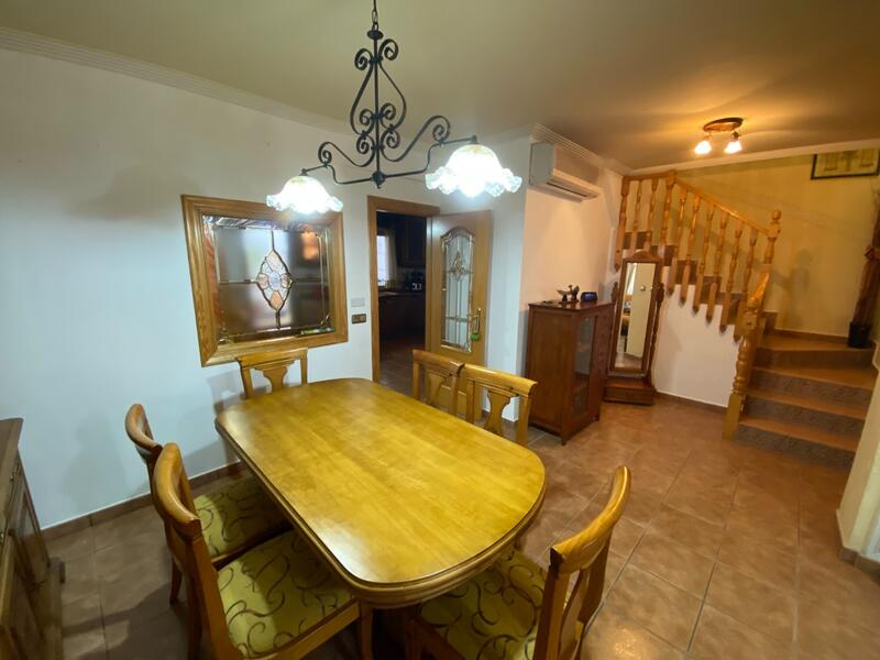 5 bedroom Townhouse for sale