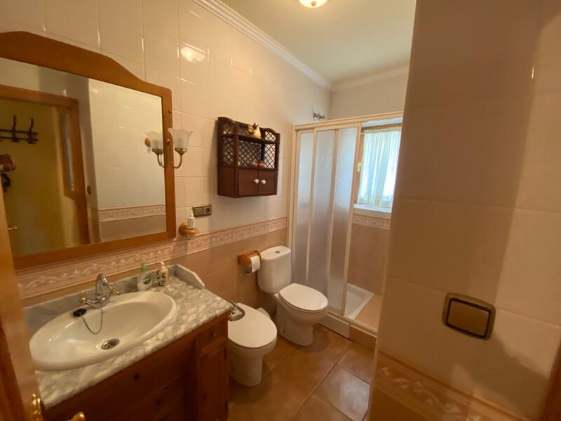 5 bedroom Townhouse for sale