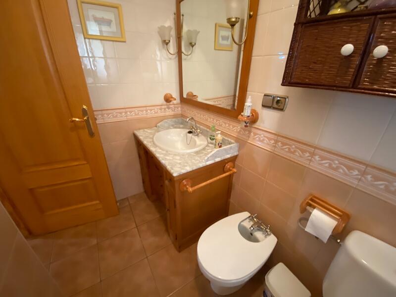 5 bedroom Townhouse for sale