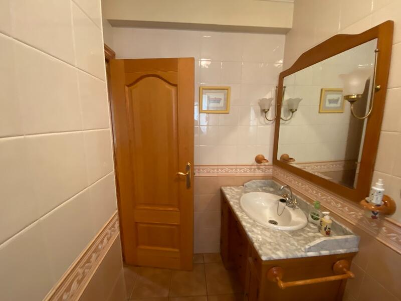 5 bedroom Townhouse for sale