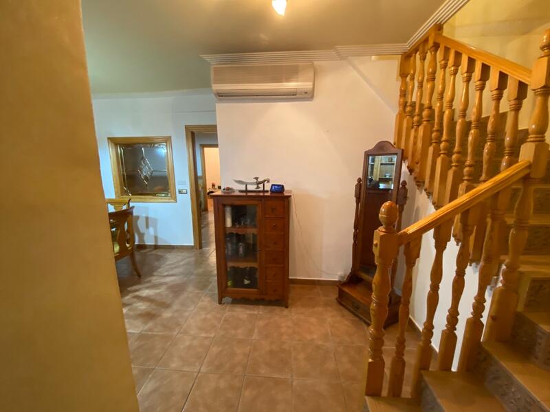 5 bedroom Townhouse for sale