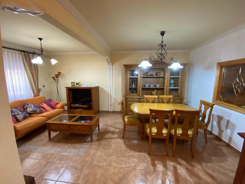 5 bedroom Townhouse for sale