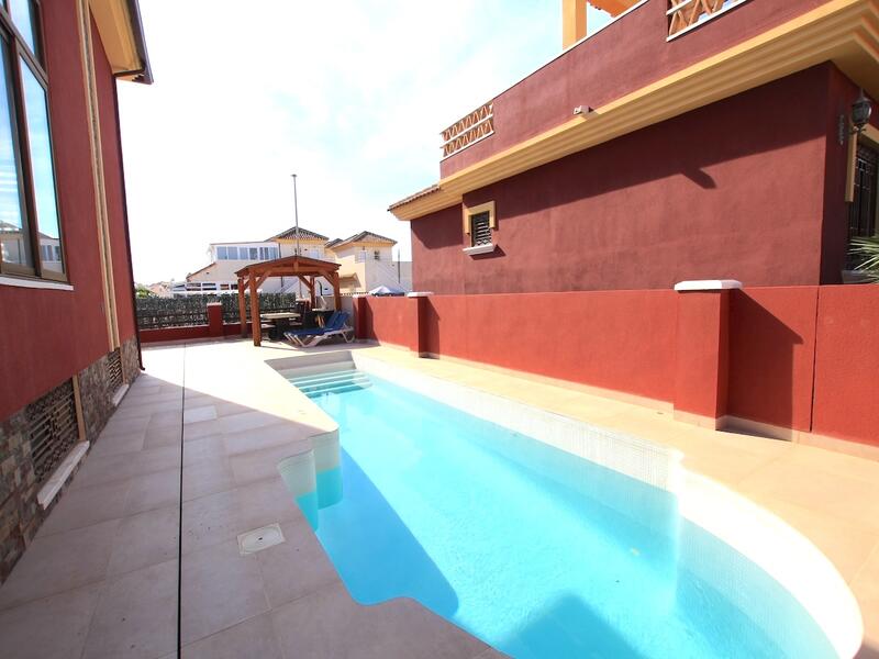 6 bedroom Villa for sale