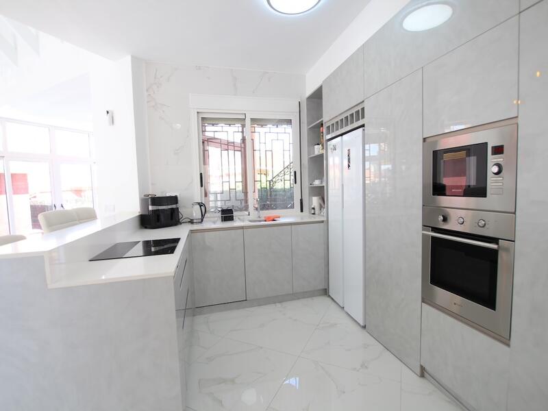 6 bedroom Villa for sale