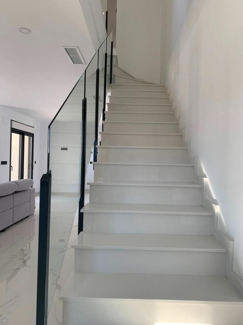 4 slaapkamer Villa Te koop 4 slaapkamer Villa Te koop