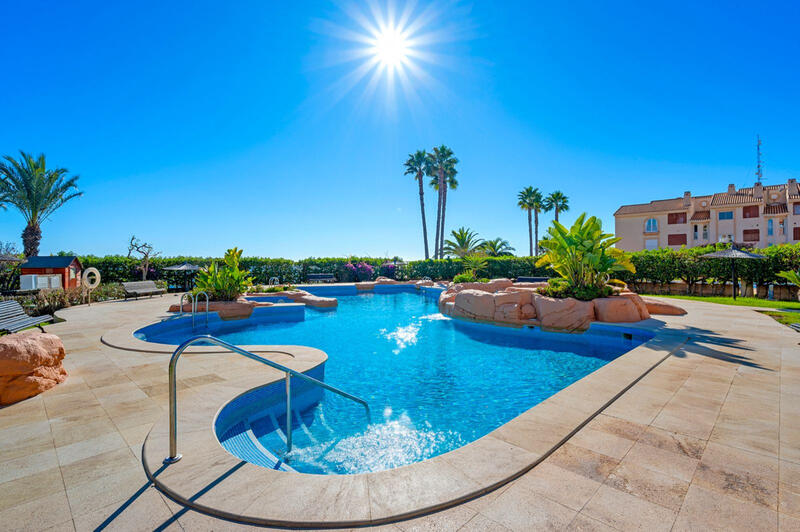 Lejlighed til salg i Cabo Roig, Alicante