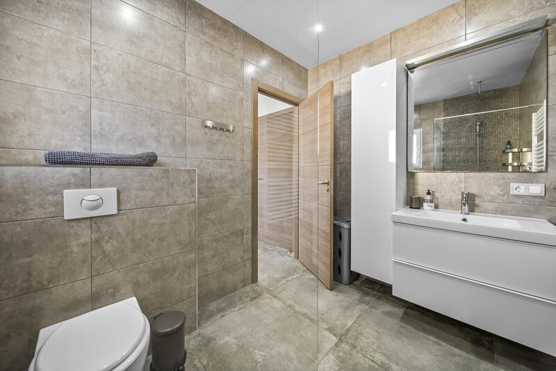 6 bedroom Villa for sale