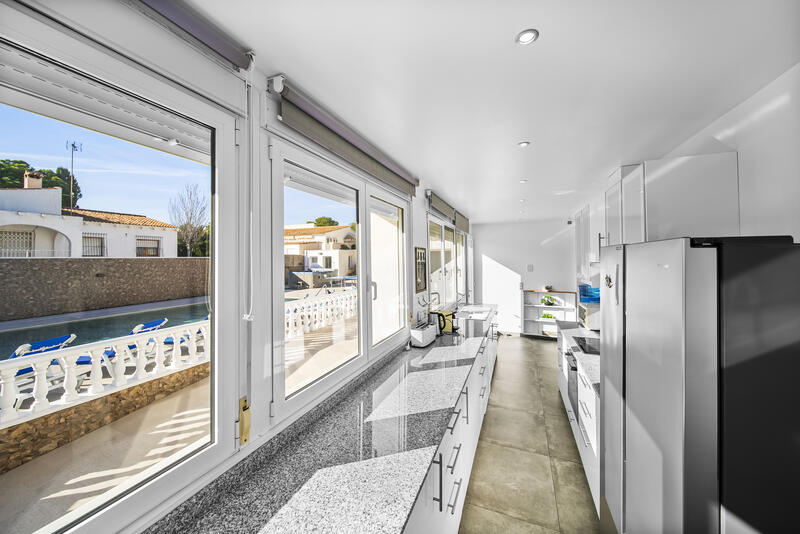 6 bedroom Villa for sale