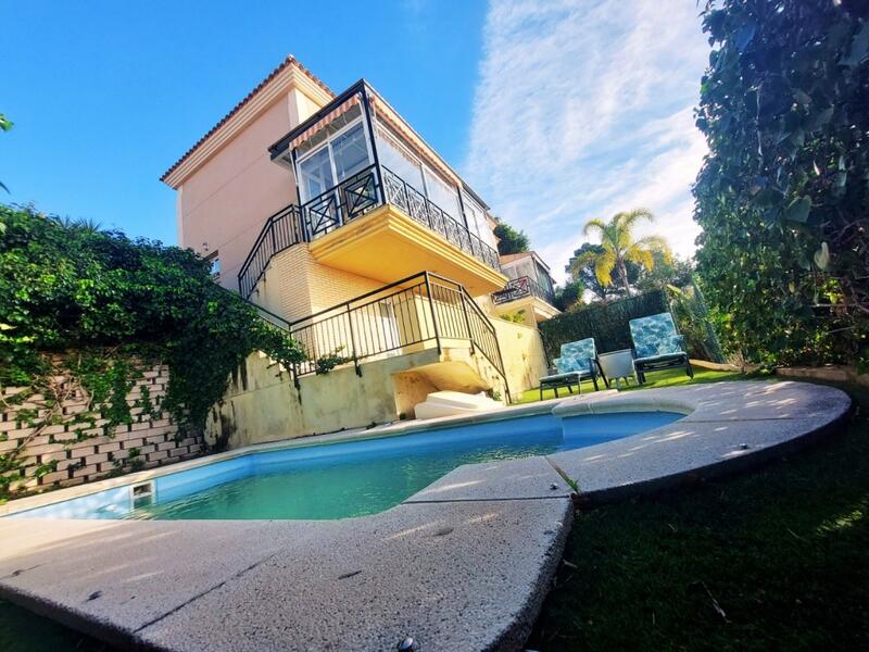 Villa til salgs i La Nucia, Alicante