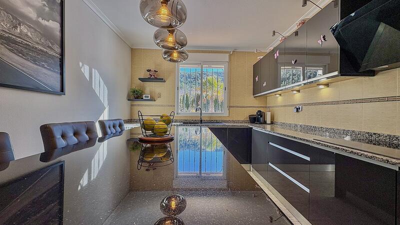 4 slaapkamer Villa Te koop 4 slaapkamer Villa Te koop