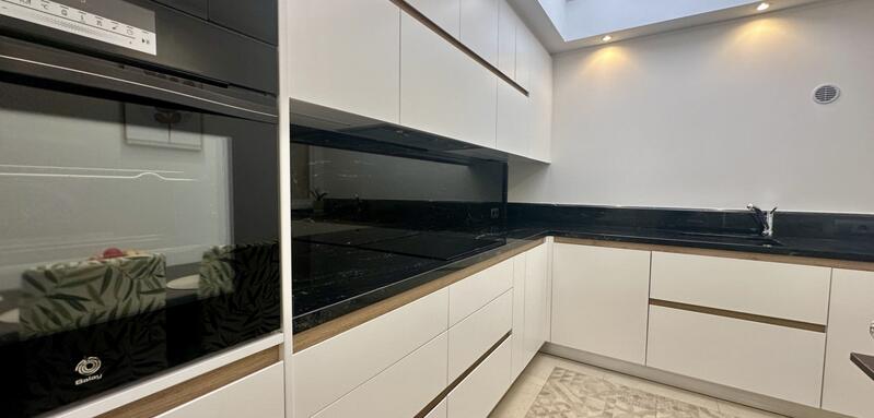 3 спальная комната городская тюрьма продается