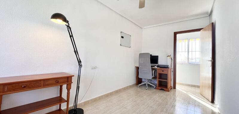 3 slaapkamer Gezinswoning Te koop 3 slaapkamer Gezinswoning Te koop