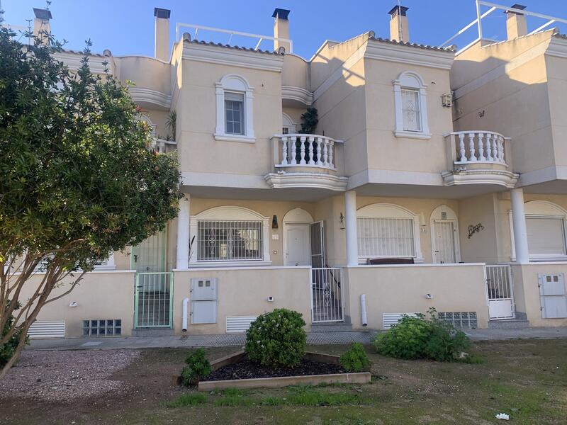 Rekkehus til salgs i Heredades, Alicante