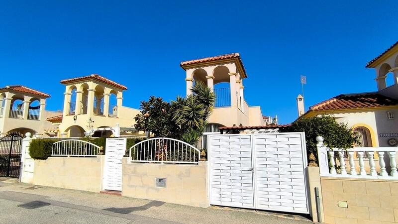 Villa zu verkaufen in La Finca Golf Course, Alicante