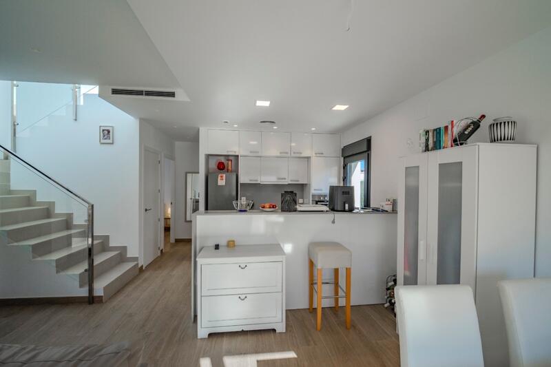 3 спальная комната вилла продается