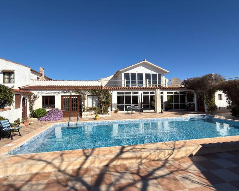 Auberge à vendre dans Rojales, Alicante