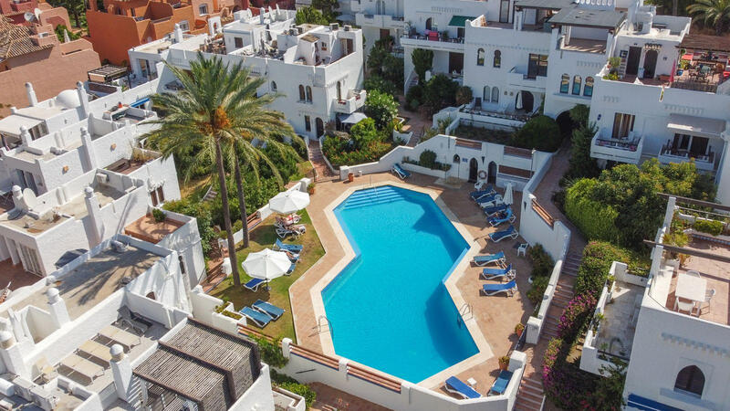 Apartment for sale in Nueva Andalucia, Málaga