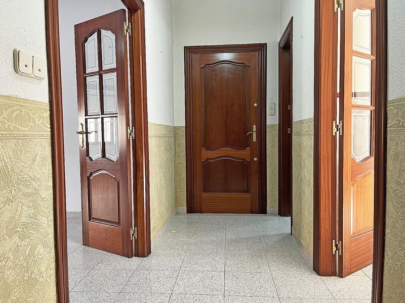 3 slaapkamer Gezinswoning Te koop