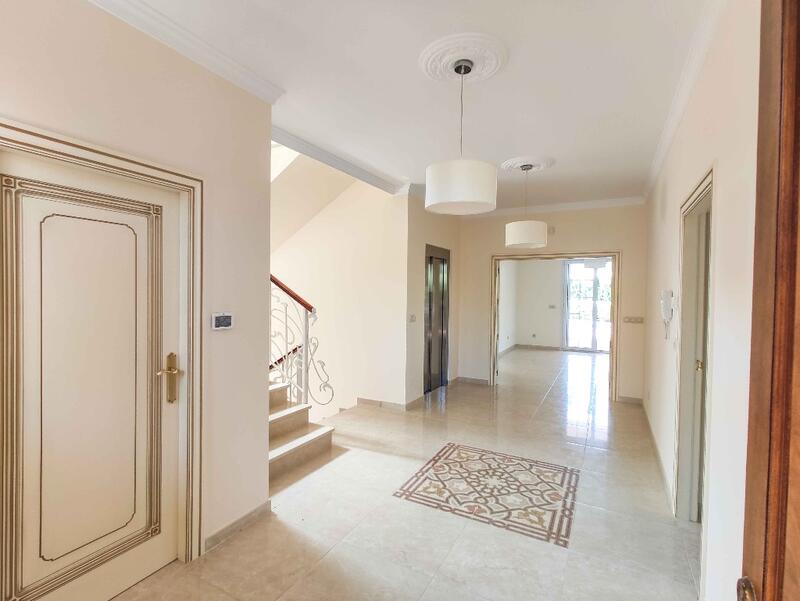 6 soveværelse Villa til salg