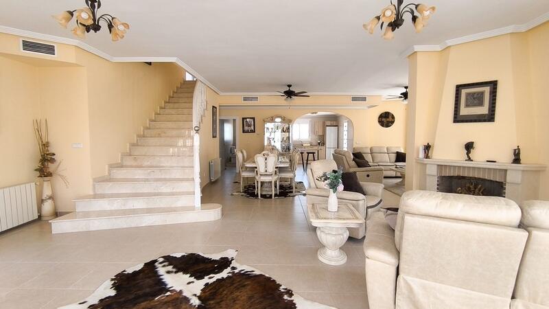 4 Cuarto Villa en venta