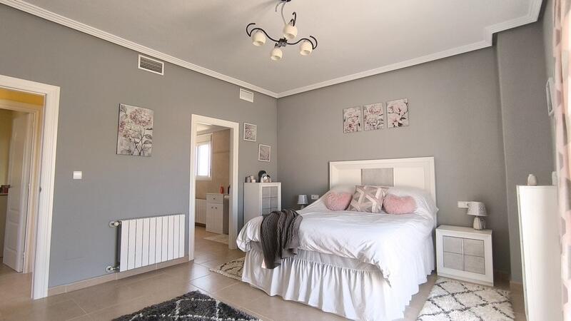 4 Cuarto Villa en venta